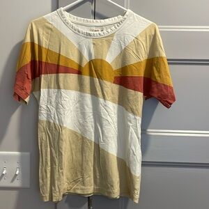 Faherty short sleeve sun shirt. Worn twice. Too big for me now. In great shape.